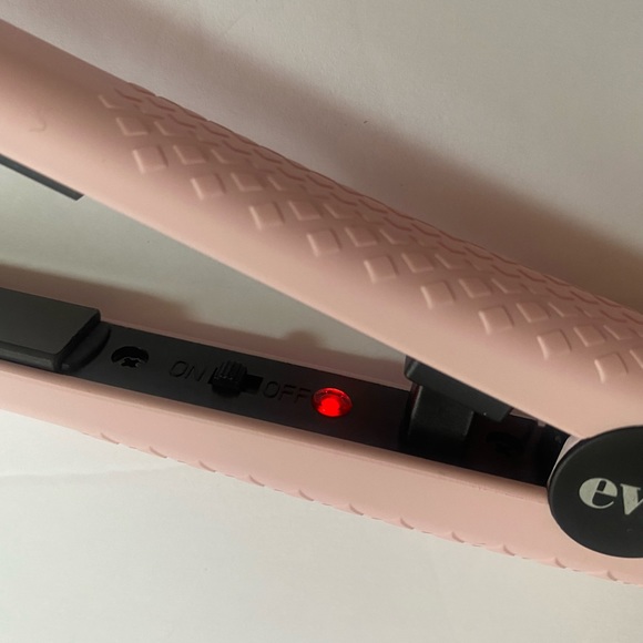 Eva Nyc Mini Healthy Heat Ceramic Styling Iron + Bag - Picture 5 of 6